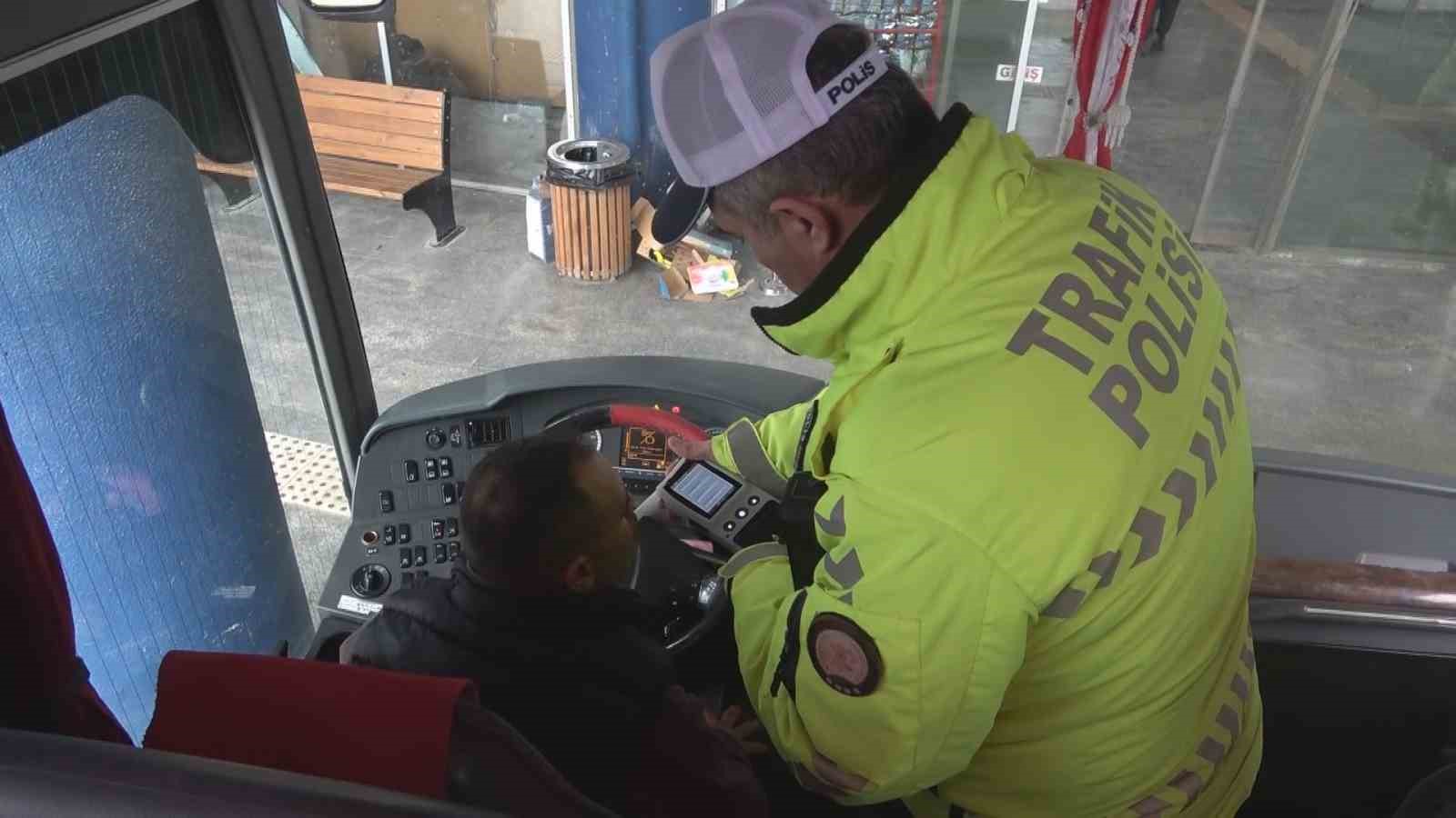 ramazan bayrami oncesi otobus terminalinde trafik denetimi 1 f91bWhmL