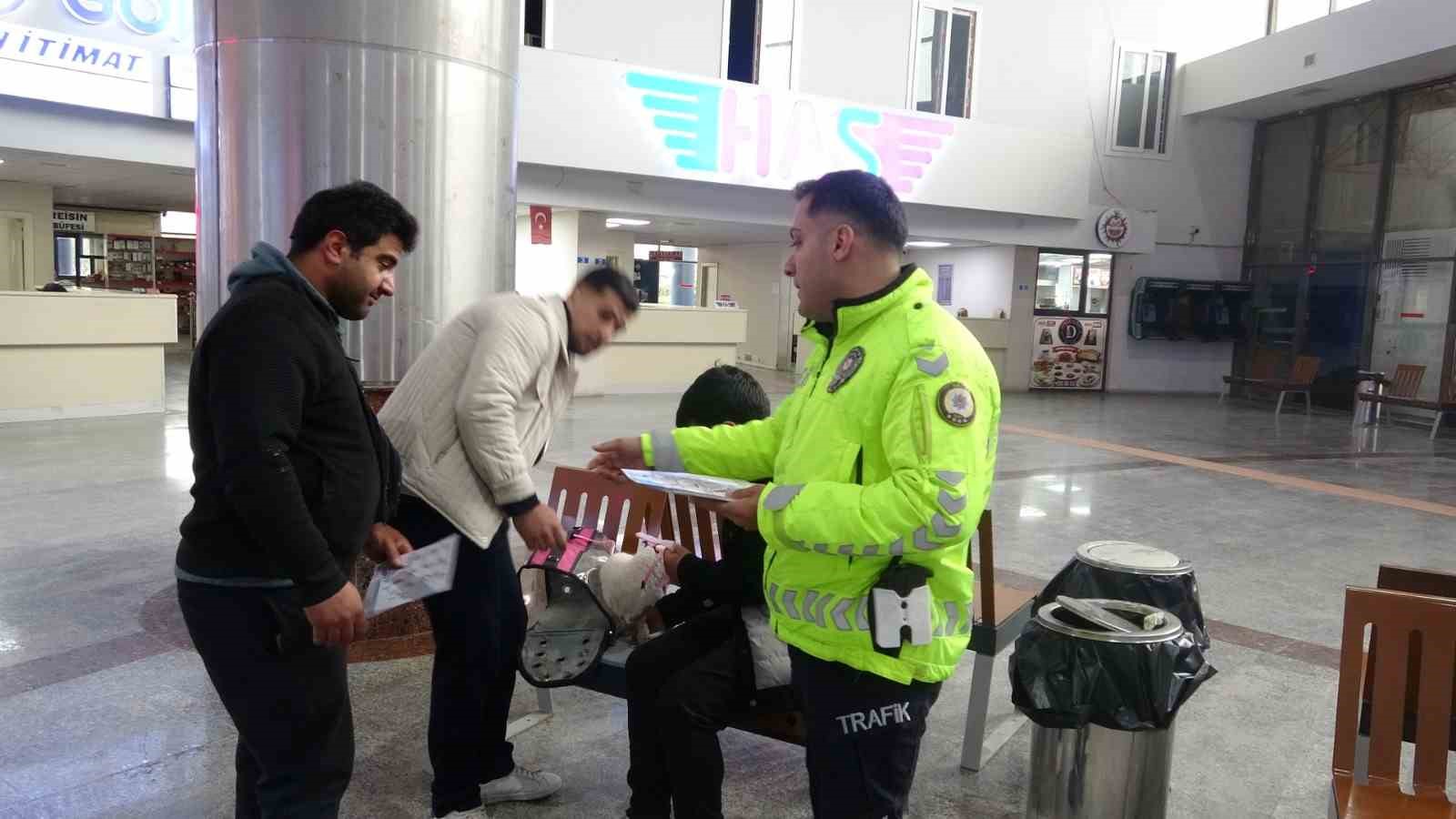 ramazan bayrami oncesi otobus terminalinde trafik denetimi 6 kJXymyRF