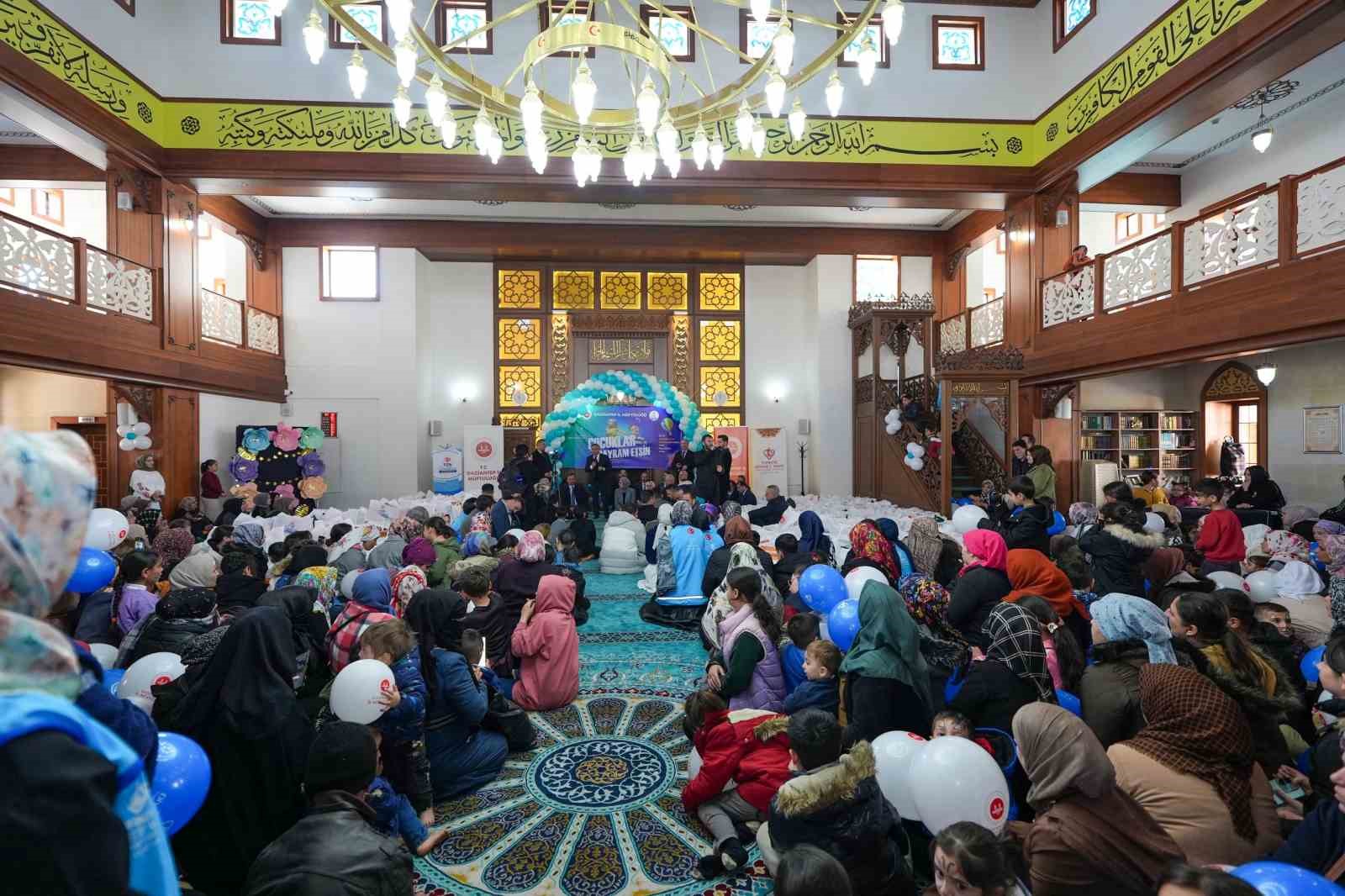 ramazan bayrami oncesi yetim cocuklarin yuzleri gulduruldu 4 IeQ499kk