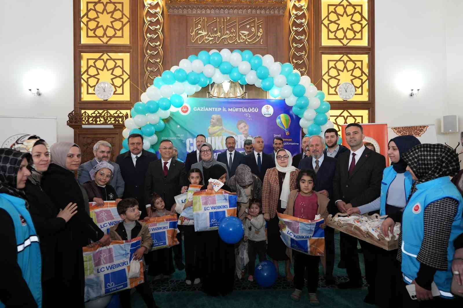 ramazan bayrami oncesi yetim cocuklarin yuzleri gulduruldu 5 uHT75O5v