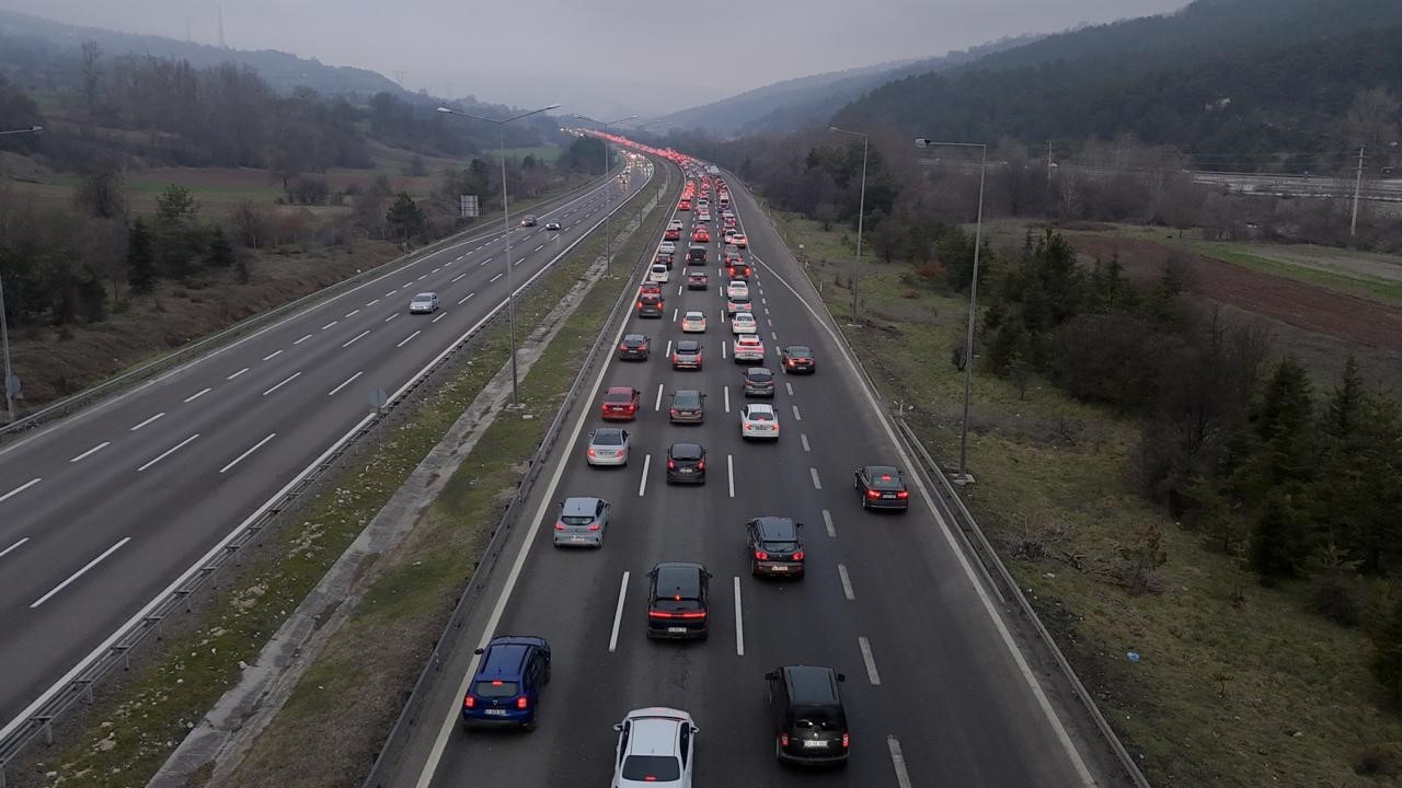 Ramazan Bayramı’nda Bolu’dan 331 bin araç geçiş yaptı 6 ramazan bayraminda boludan 331 bin arac gecis yapti 2 liUqMcud