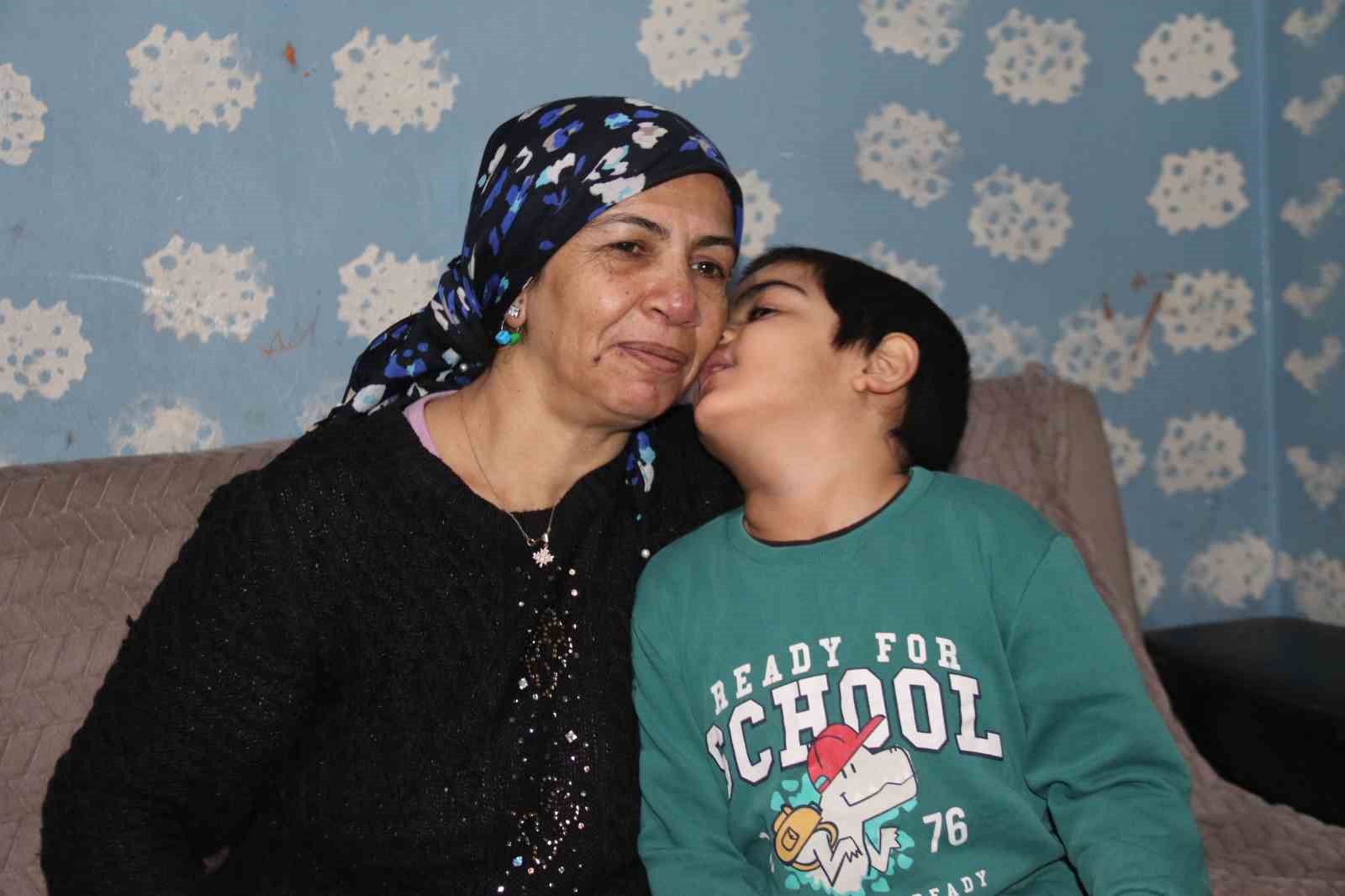 Ramazan davulcusu babaannenin torununa ‘ışık’ olmak için hayırseverler harekete geçti 5 ramazan davulcusu babaannenin torununa isik olmak icin hayirseverler harekete gecti 1 DJp3LJaV