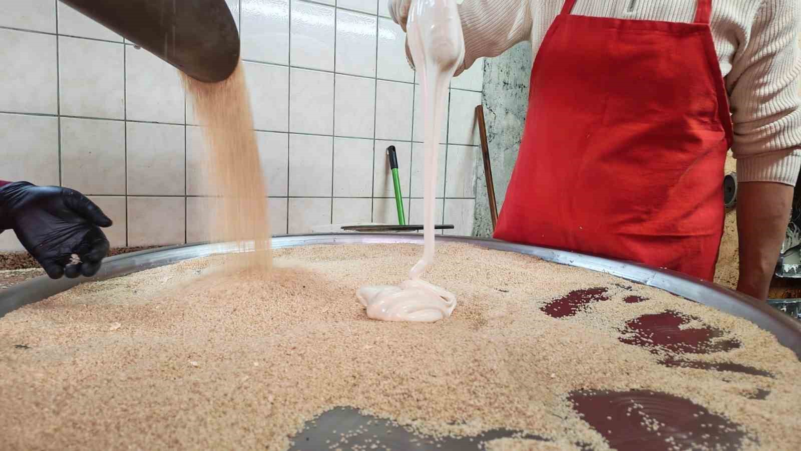 ramazan gelenegi susamli helva tezgahlarda 1 1h53tykN