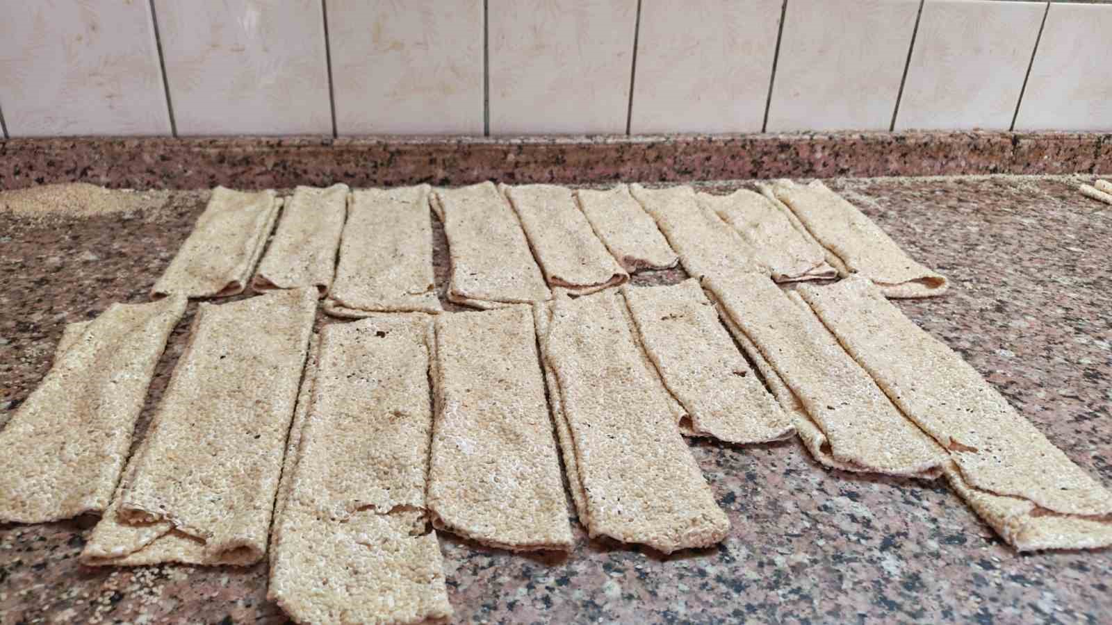 ramazan gelenegi susamli helva tezgahlarda 3 VkeWTOzp
