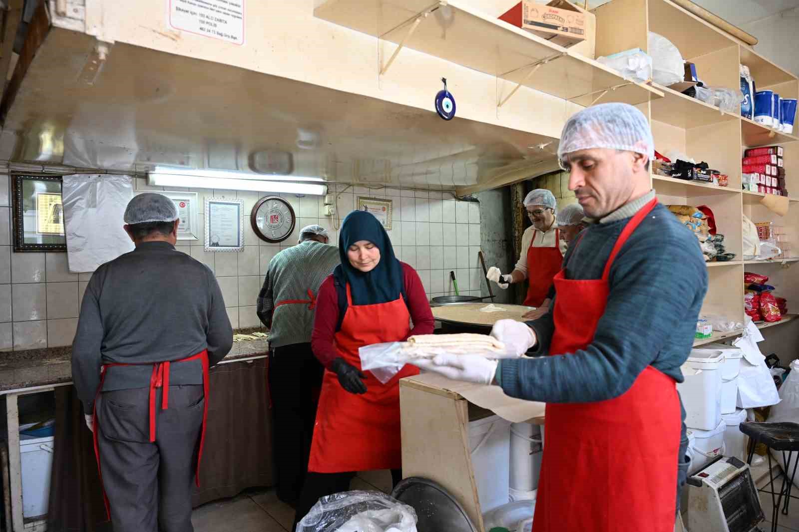 ramazan gelenegi susamli helva tezgahlarda 4 SVE7wOZT