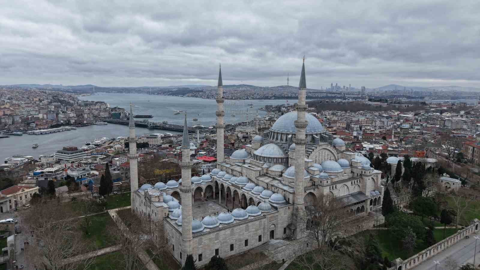 ramazan i serifin mujdecisi mahyalar istanbulu suslemeye basladi 1 j4Bg99GD