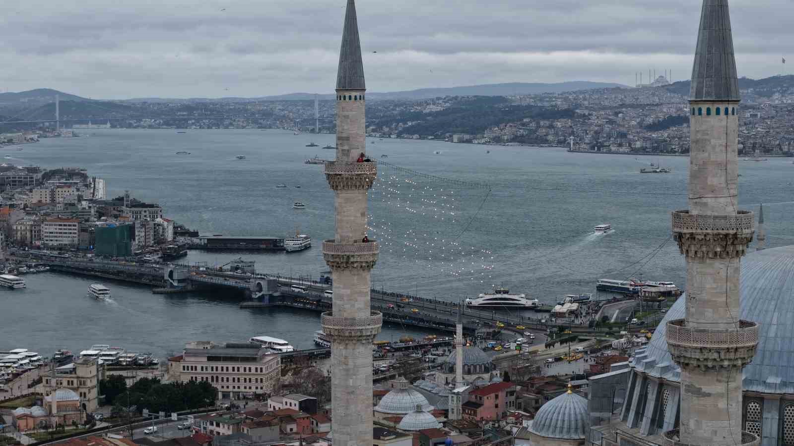 ramazan i serifin mujdecisi mahyalar istanbulu suslemeye basladi 2 ddOwzqy6