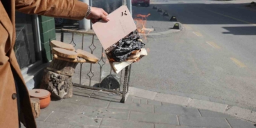 ramazan-oncesinde-mahallenin-bakkal-borcunu-kapatti-RqnvysnS.jpg