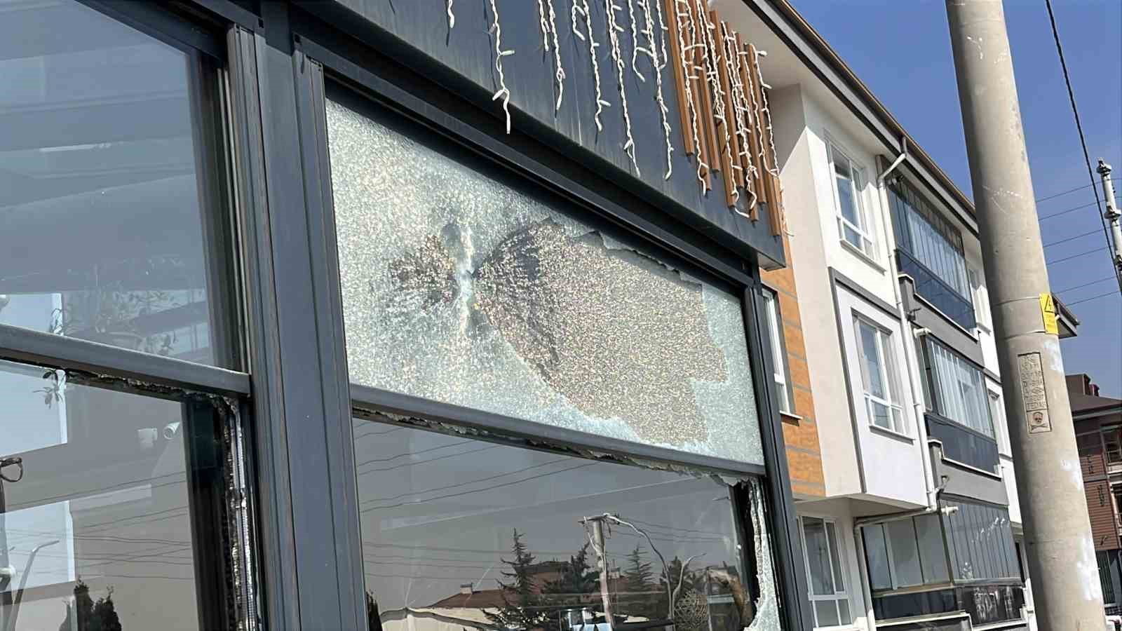 Ramazanda kapalı olan mekanın kurşunlanma anı kamerada 5 ramazanda kapali olan mekanin kursunlanma ani kamerada 1 U3uCJeSA