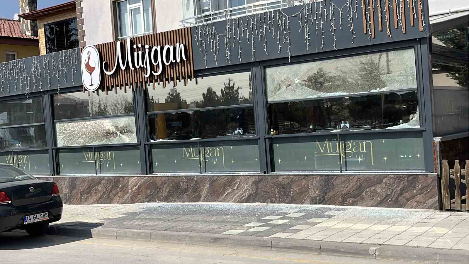 Ramazanda kapalı olan mekanın kurşunlanma anı kamerada 7 ramazanda kapali olan mekanin kursunlanma ani kamerada 3 QKYUJYs4
