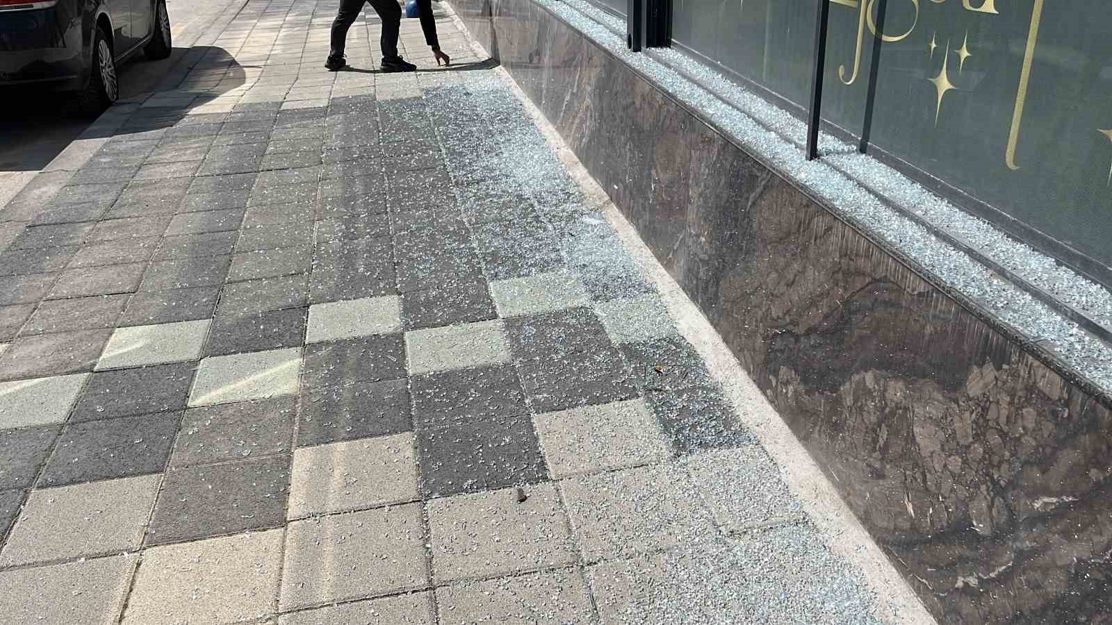 Ramazanda kapalı olan mekanın kurşunlanma anı kamerada 8 ramazanda kapali olan mekanin kursunlanma ani kamerada 4 9tZtPASe