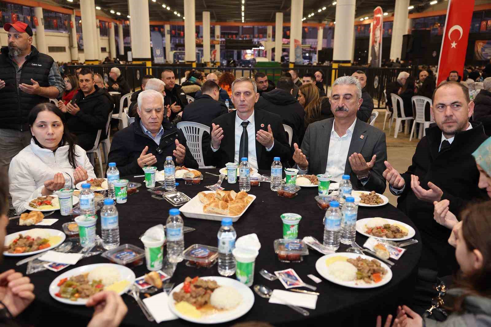 Ramazan’ın bereketi Yıldırım’da paylaşıldı 4 ramazanin bereketi yildirimda paylasildi 0 Q2YBa7Ip
