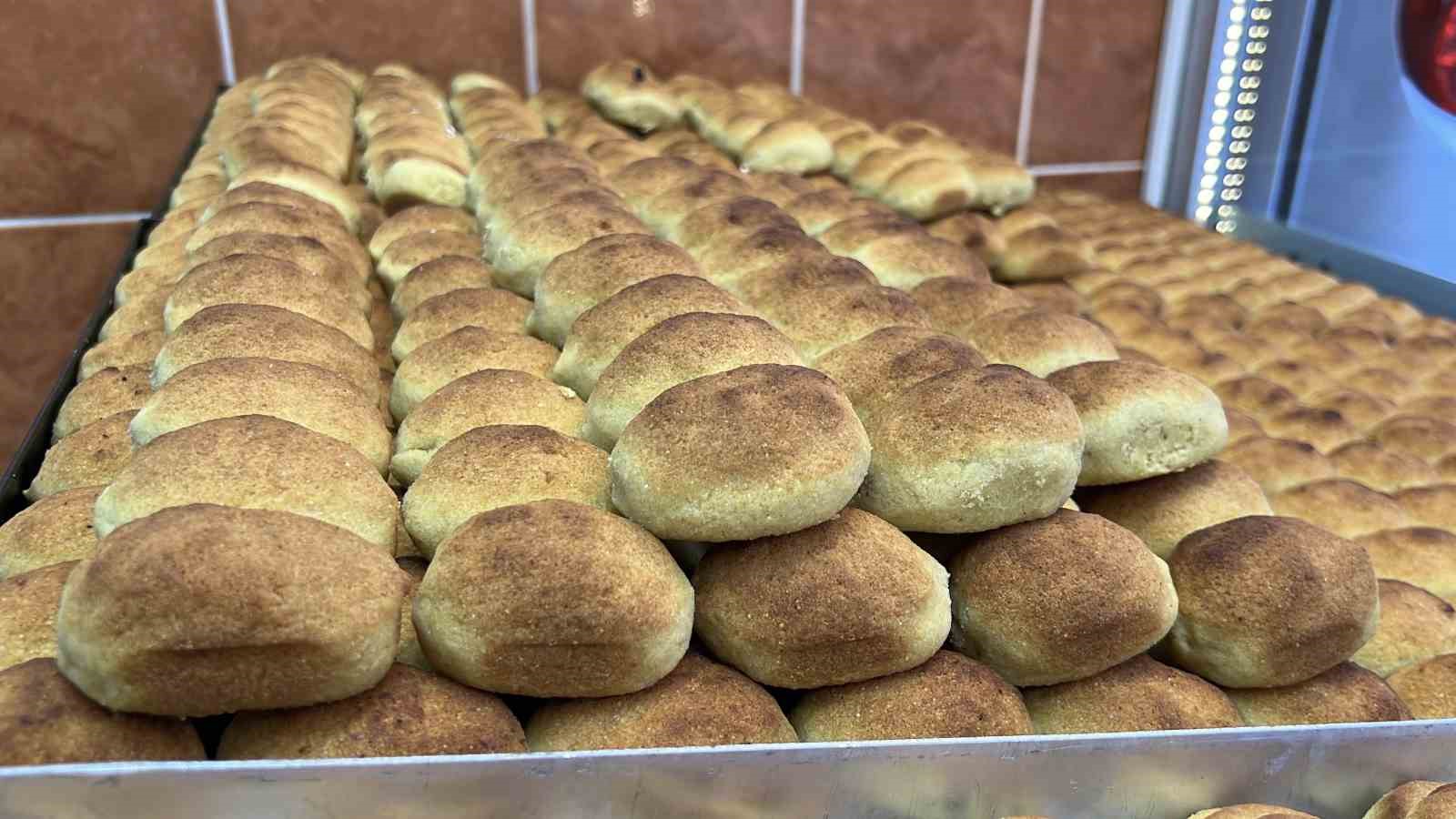 ramazanin ilk gununde mersinin vazgecilmez tatlisi kerebice yogun ilgi 3 UW8PYIgA