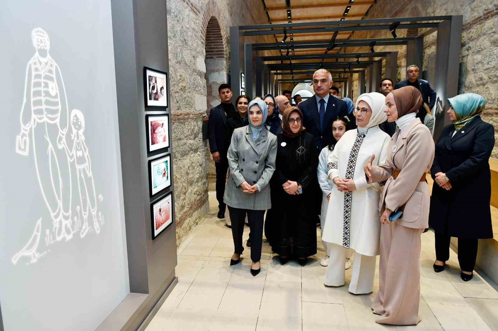 rami cocuk ve sanat bienali kapilarini acti 1 NDdaDBwh
