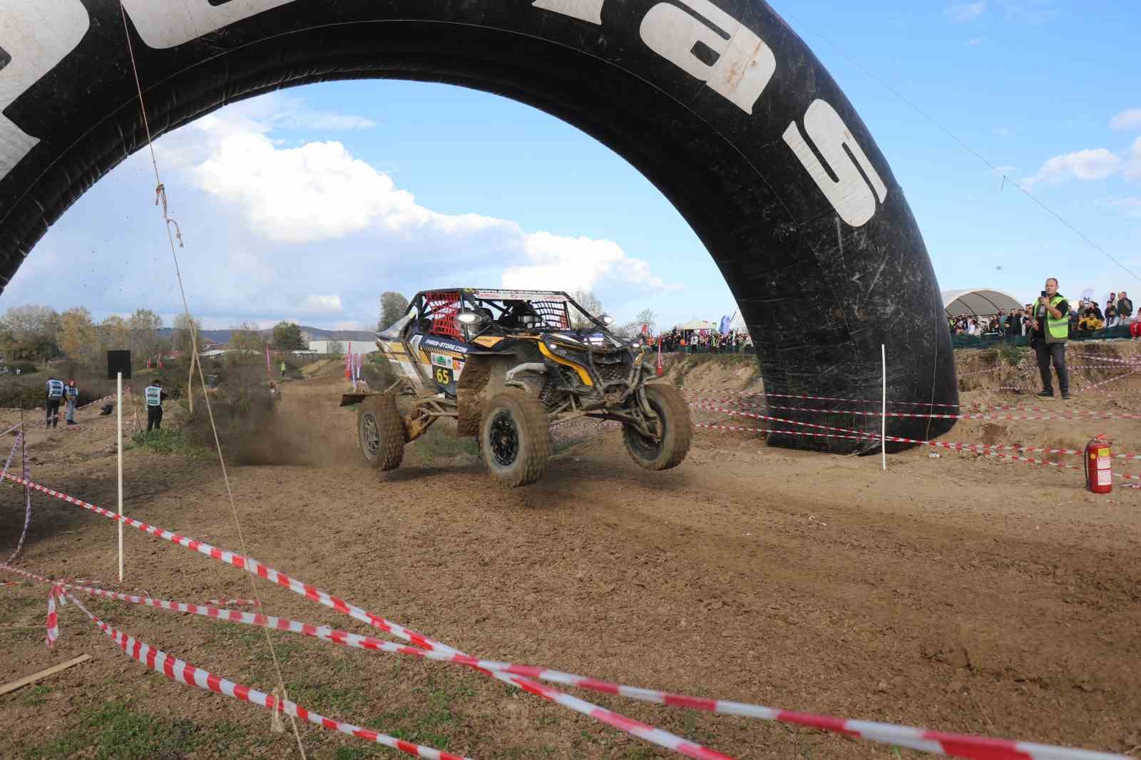 Rampada, çamurda sınırları zorladılar: Türkiye Off-Road Şampiyonası’nın 6. ayak yarışları nefes kesti 7 rampada camurda sinirlari zorladilar turkiye off road sampiyonasinin 6 ayak yarislari nefes kesti 3 BY7TKKkI