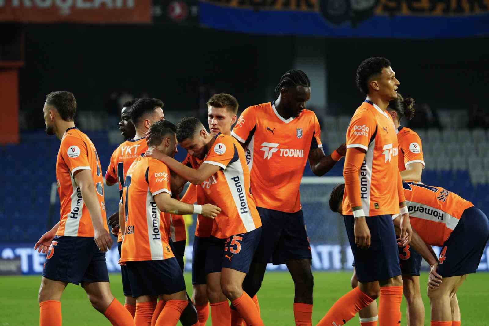 rams basaksehir avrupa kupalari icin trabzonsporu bekliyor 0