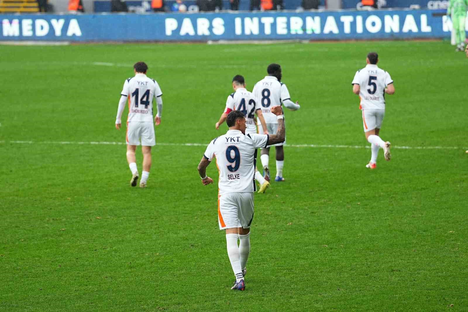 rams basaksehirde yenilmezlik serisi 8 maca cikti 1 9Tde3anM
