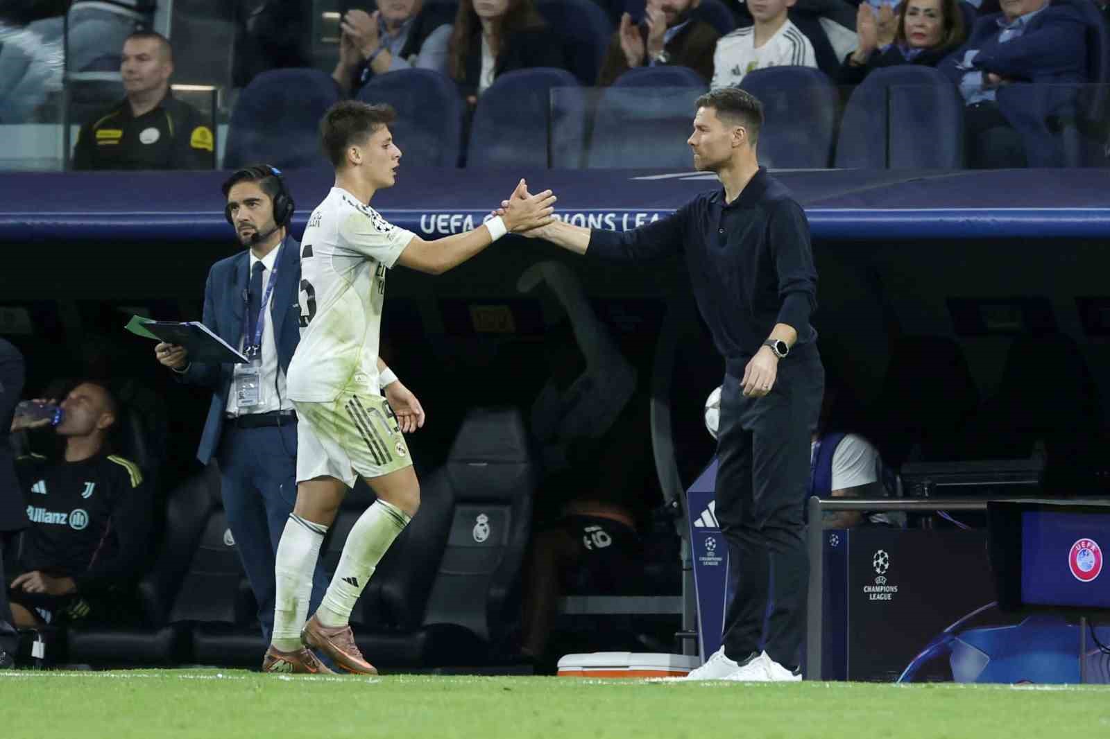 real madrid xabi alonso ile yollarini ayirdi 1 RPAufHDX