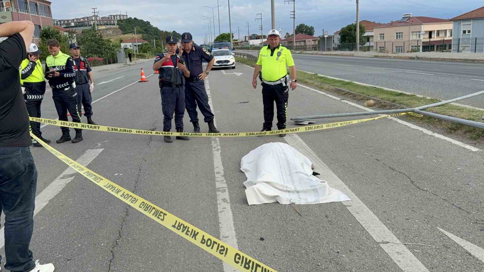 refakatci olarak hastaneye giderken kazada hayatini kaybetti 0