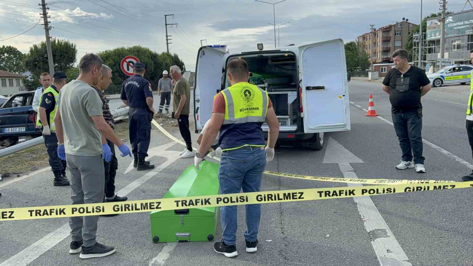 refakatci olarak hastaneye giderken kazada hayatini kaybetti 5 bskwZrPb