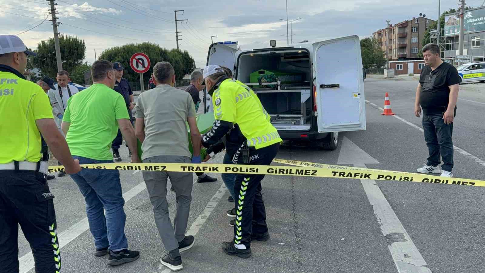 refakatci olarak hastaneye giderken kazada hayatini kaybetti 6 uj71Xtf9