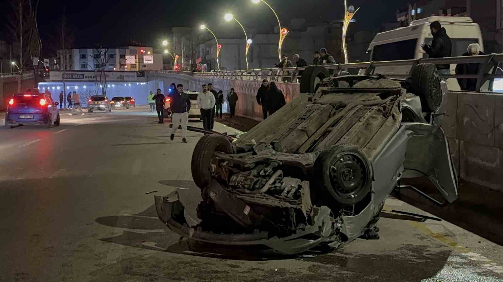 refujdeki direge carparak karsi seride gecen otomobil takla atti 2 yarali 0 rnl4H8Yd