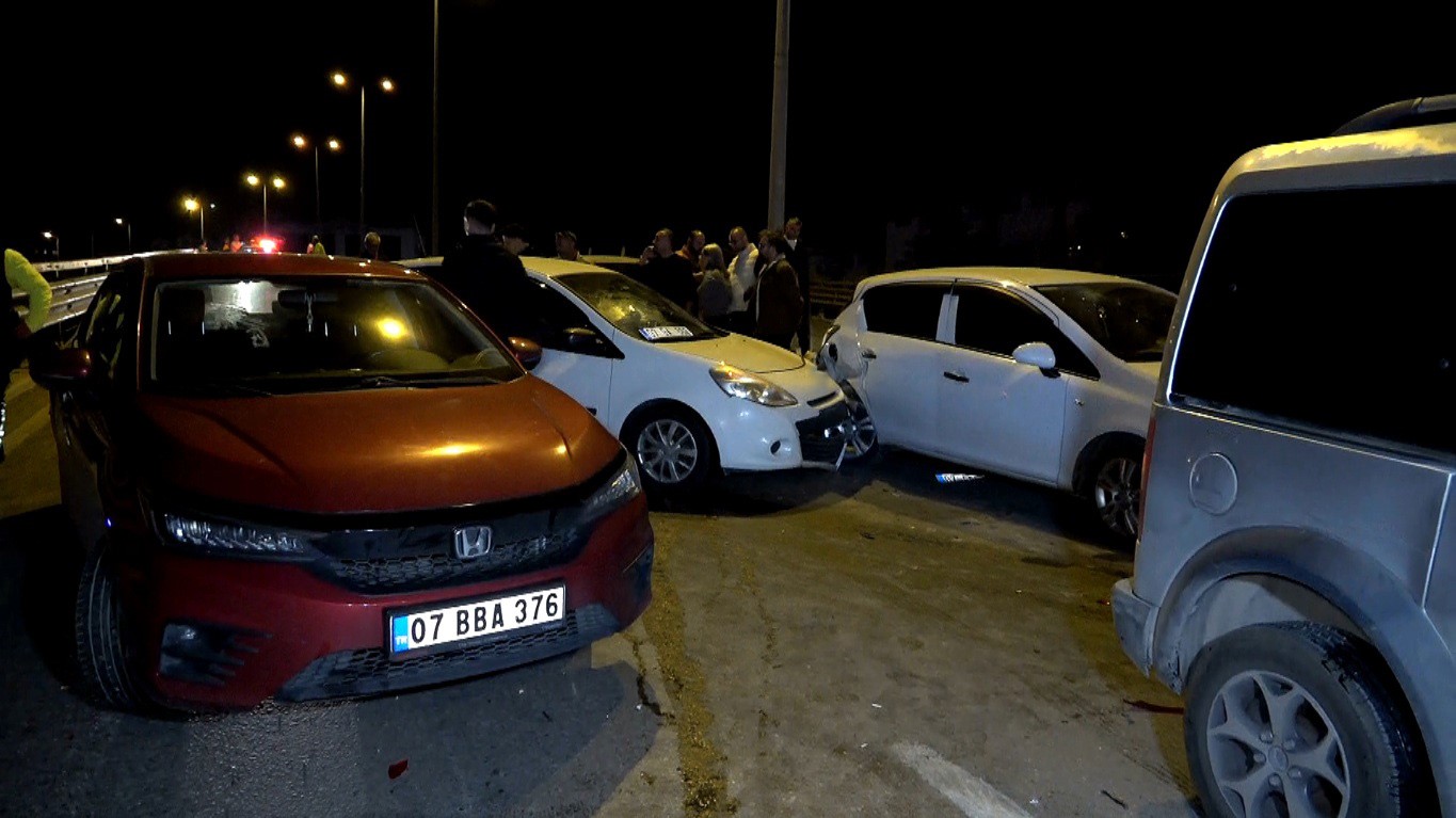 refuje carpan arac zincirleme kazaya sebep oldu 1 yarali 0 SfDLEE5J