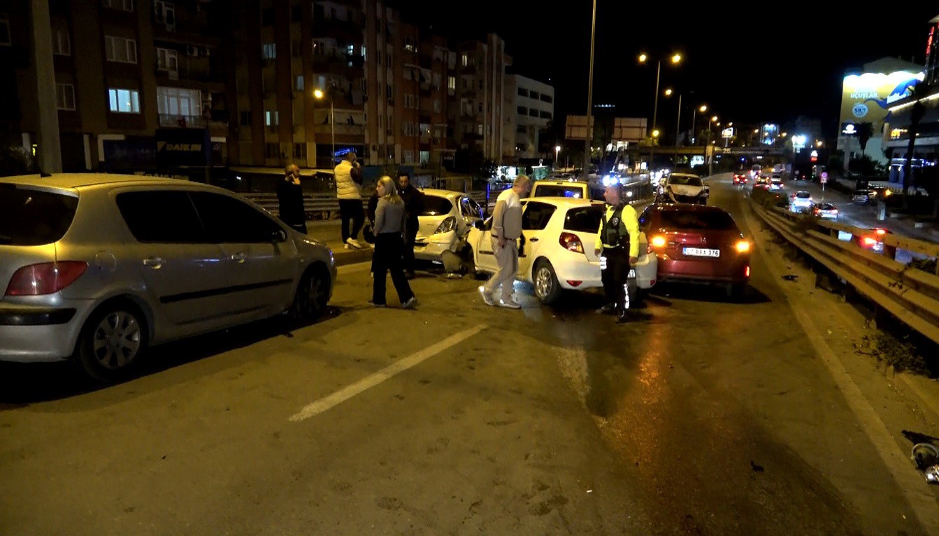 refuje carpan arac zincirleme kazaya sebep oldu 1 yarali 1 pLnHGIZi