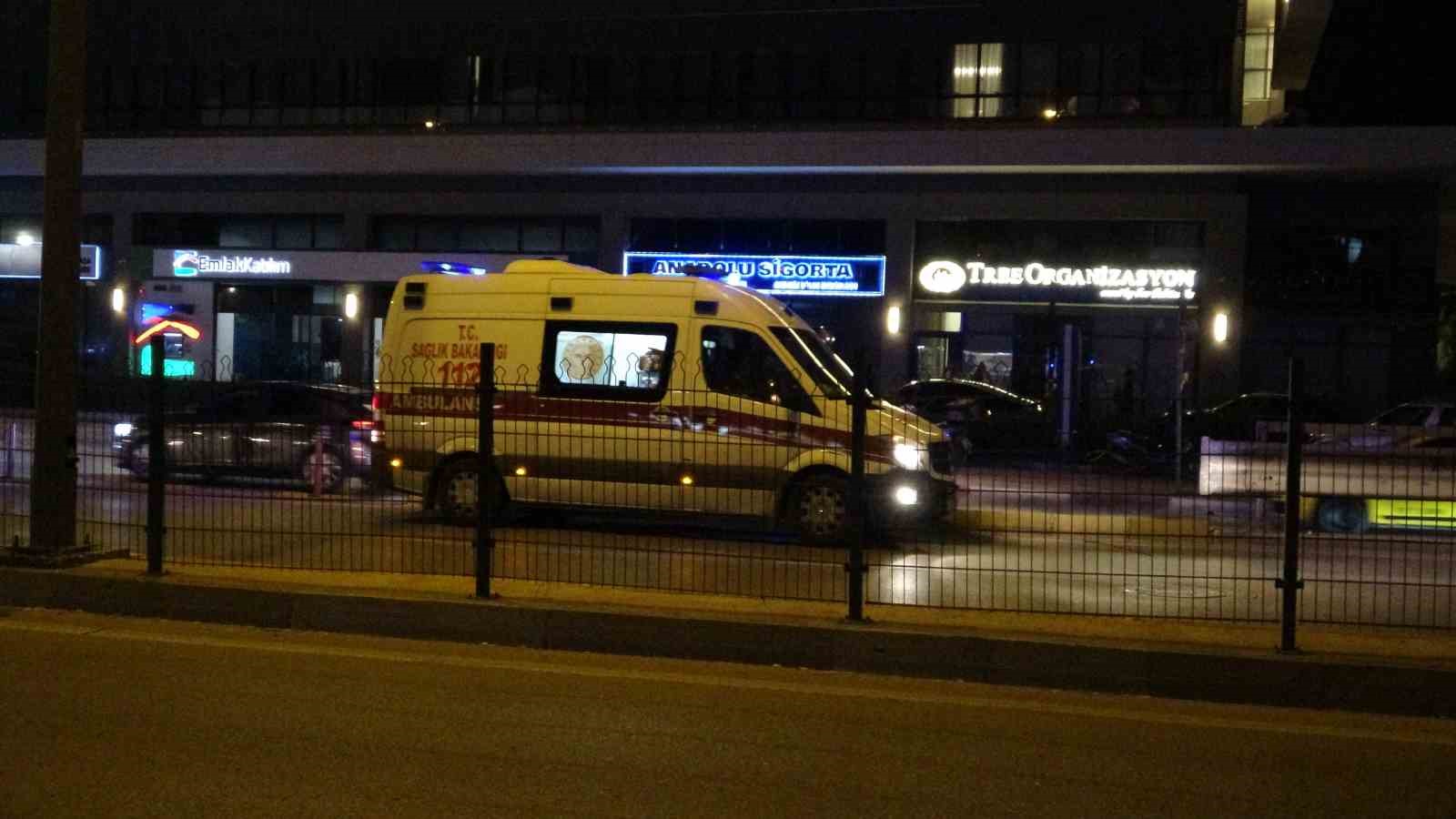 refuje carpan arac zincirleme kazaya sebep oldu 1 yarali 5 vjpezF9D