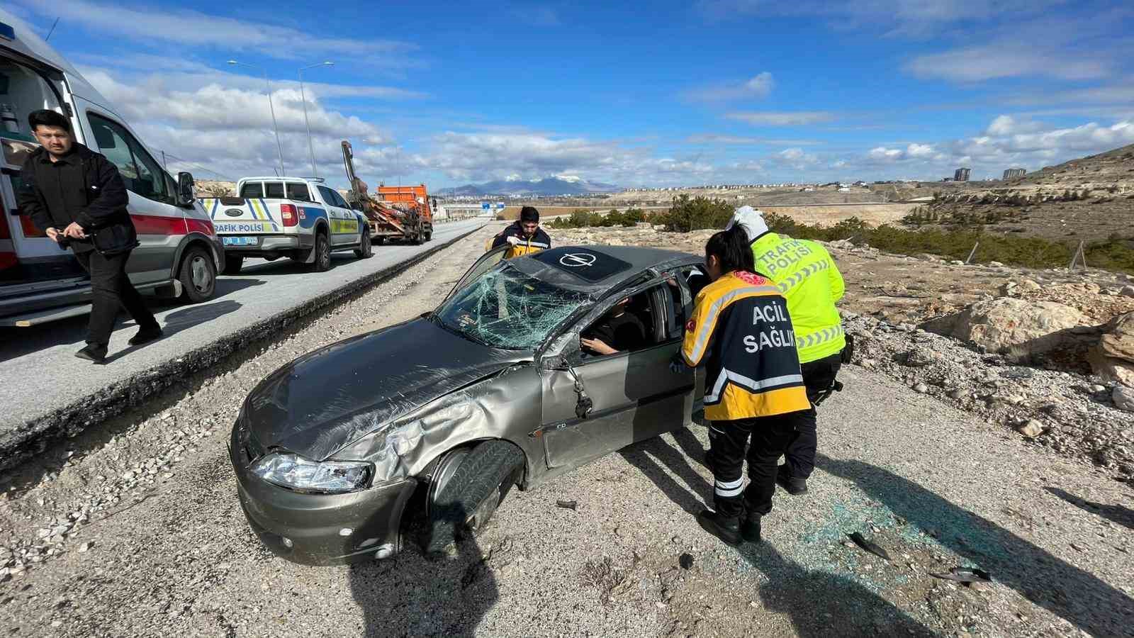 refuje carpan otomobil sarampole takla atti 1 yarali 0 NQ1j7fuC