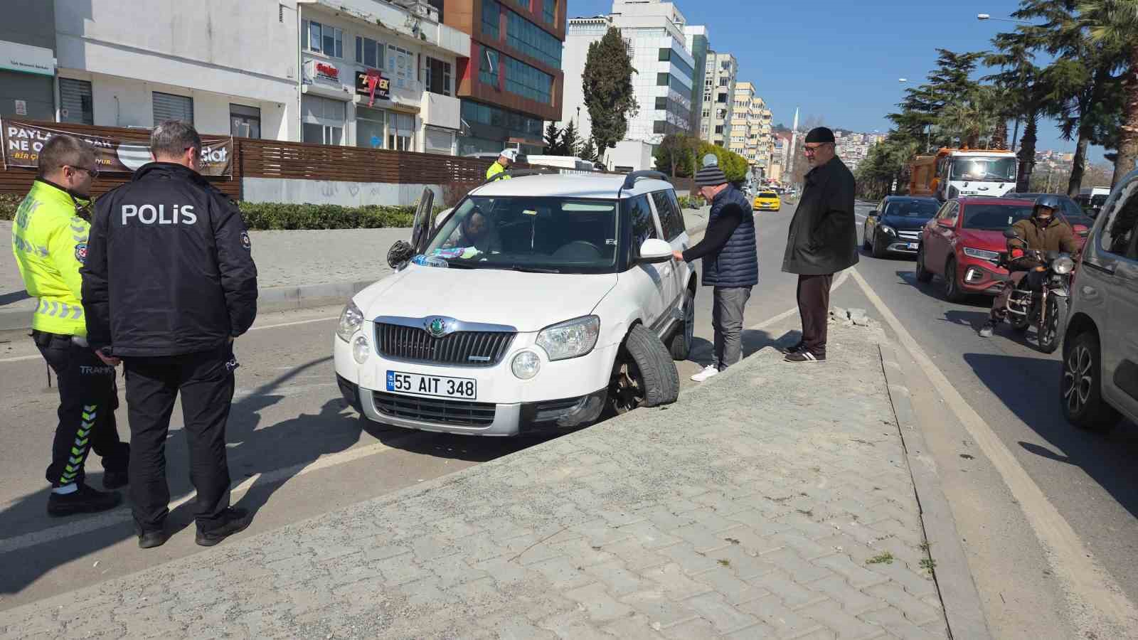 refuje carpan otomobil yan yatti 1 yarali 3 RWaSkPPA