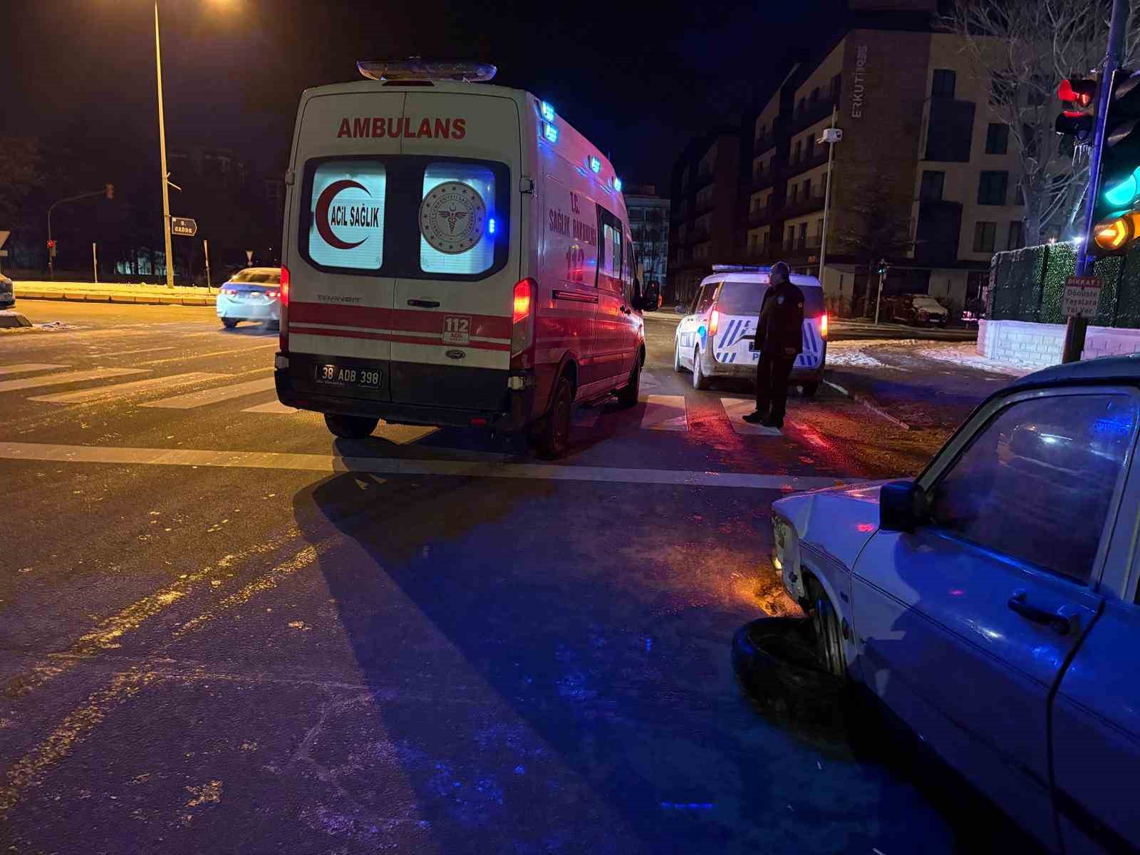 refuje carpan otomobilde surucu yaralandi 2 rC97Gmuy