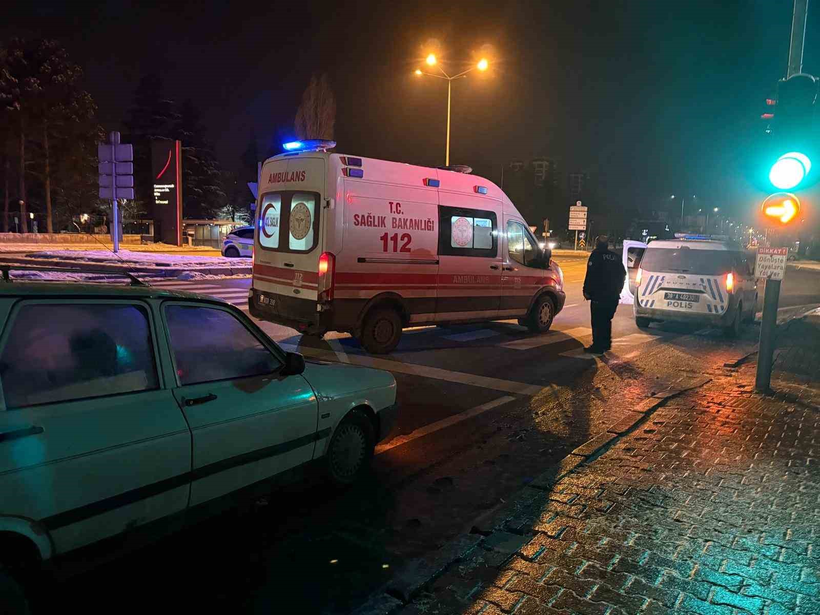 refuje carpan otomobilde surucu yaralandi 3 EEaUwFpU