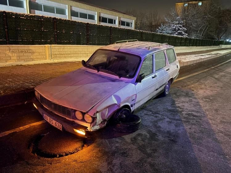 refuje carpan otomobilde surucu yaralandi 5 yJWpNI5N