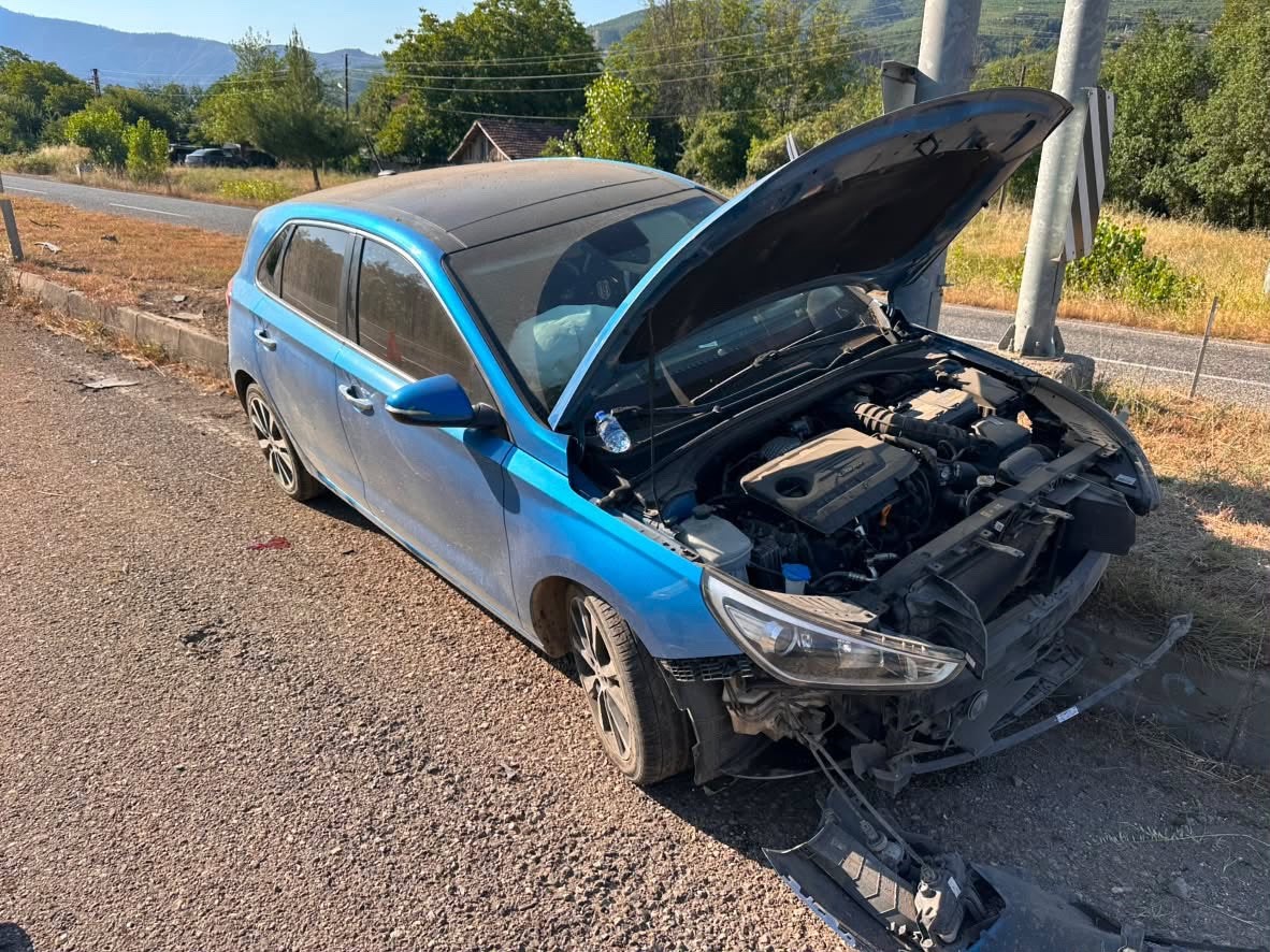 Refüje çarpan otomobildeki 2’si çocuk 4 kişi yaralandı 4 refuje carpan otomobildeki 2si cocuk 4 kisi yaralandi 0 S13b1Bzc