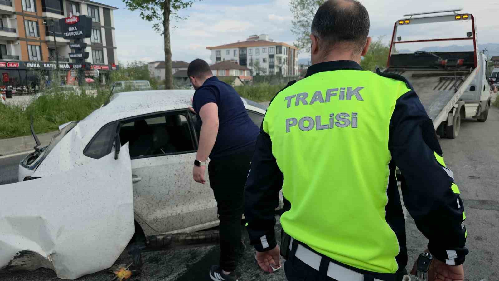 refuje ve agaclara carpan otomobilin motoru koptu 1 1wDBNEv5
