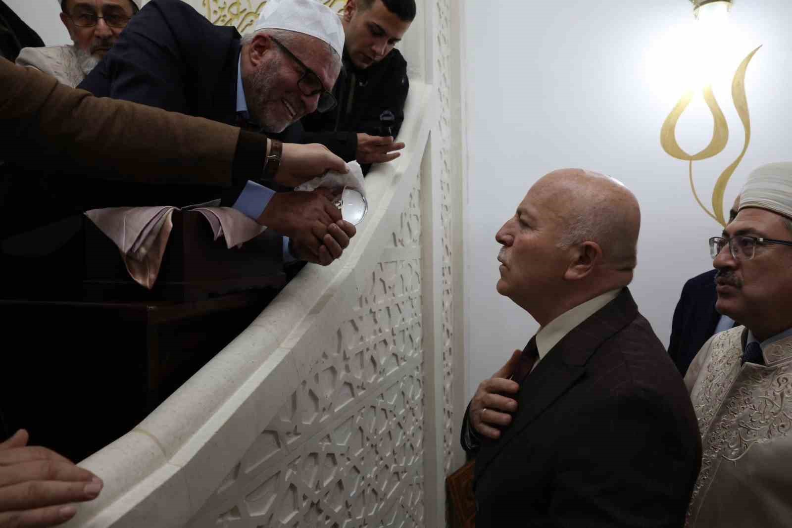 regaip kandilinde sakal i serif ziyarete acildi 2 E3s3dYs7