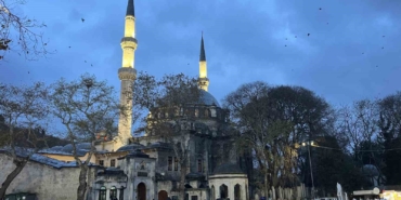 regaip-kandilinde-vatandaslar-eyupsultan-camiine-akin-etti-CTTTa5VE.jpg
