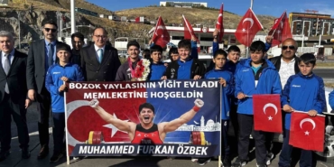 rekor-kirarak-dunya-sampiyonu-olan-milli-halterci-muhammed-furkan-ozbek-memleketinde-davul-ve-zurna-k5KKSdxz.jpg