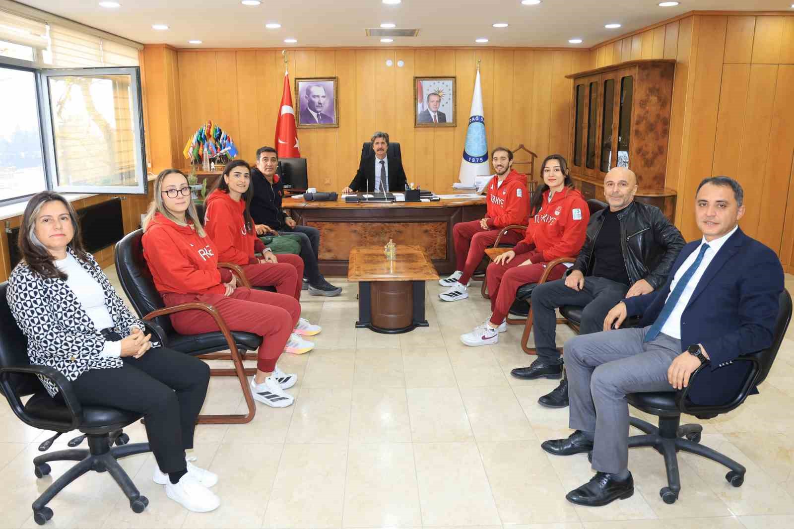 rektor yilmazdan basarili sporculara ozel tebrik 2 IwFtbBgT