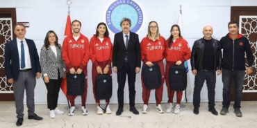 rektor-yilmazdan-basarili-sporculara-ozel-tebrik-Z7RxehKi.jpg