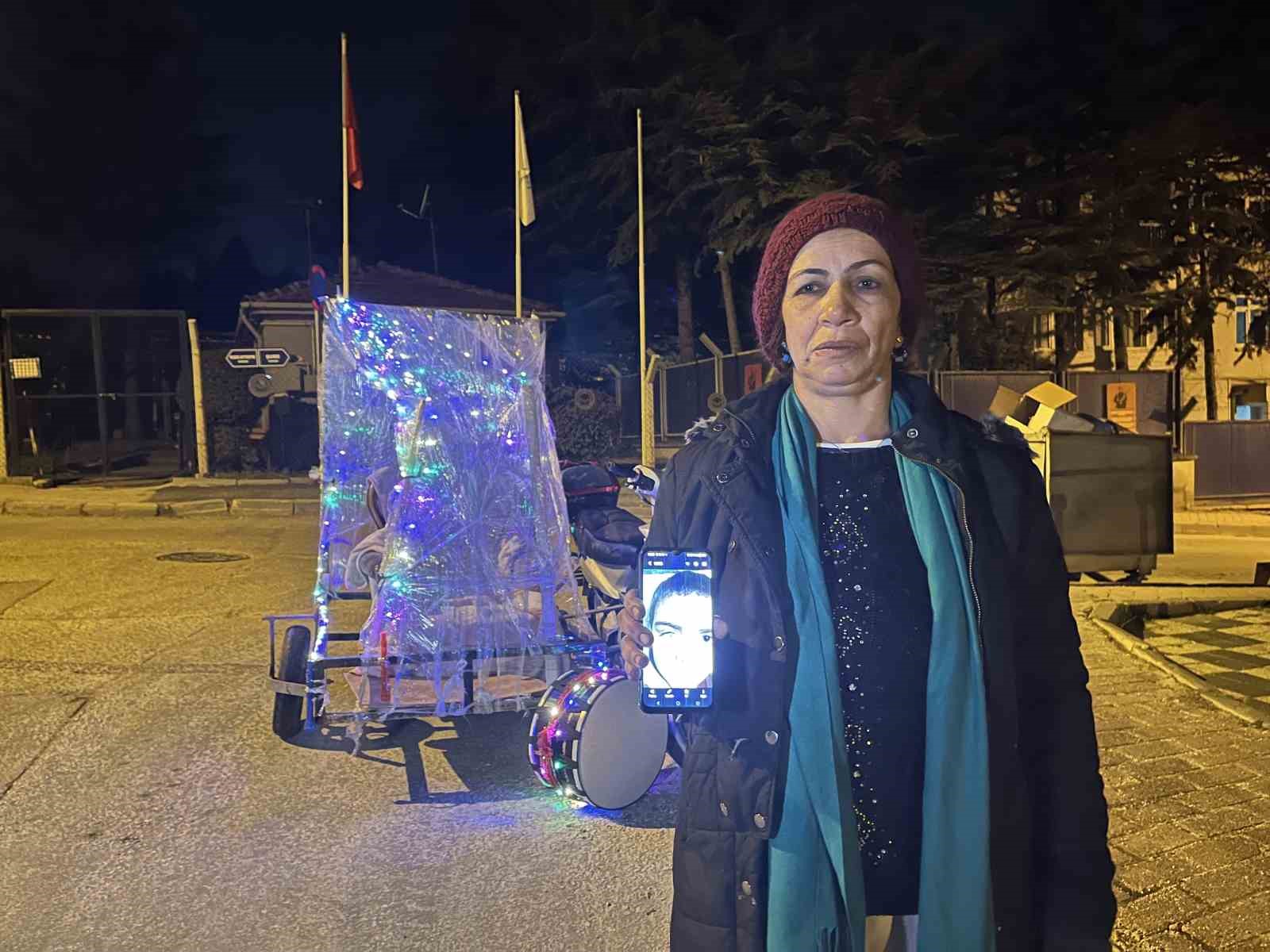 rengarenk davulunu calarak torununa isik olmak istiyor 6 Ffjmuge2