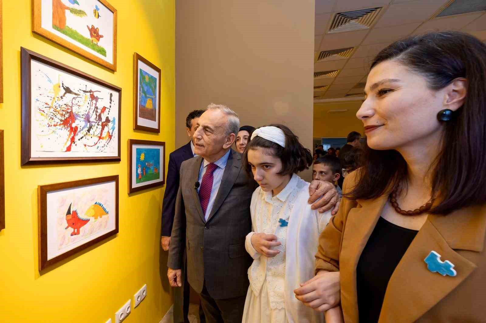 renklerin diliyle farkindalik aysegulun sergisi buyuk ilgi gordu 0 6Qy1yNV8