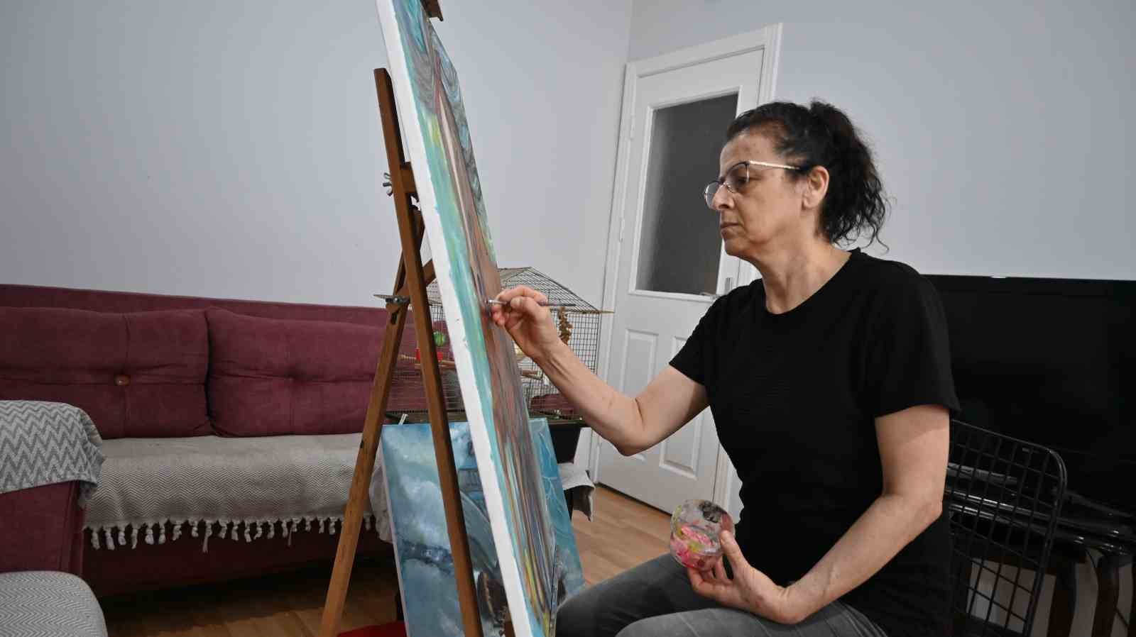 ressami depremde elinde tuttugu firca hayata bagladi 5 wIthGMnp