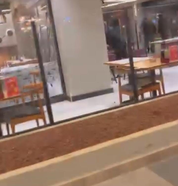 restoran savas alanina dondu camlar ve cerceveler indi 0 nEz6sfAQ