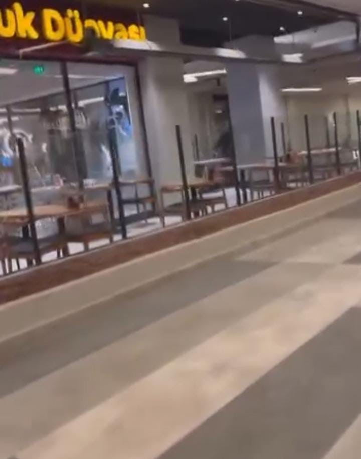 restoran savas alanina dondu camlar ve cerceveler indi 2 FfOZGlkl