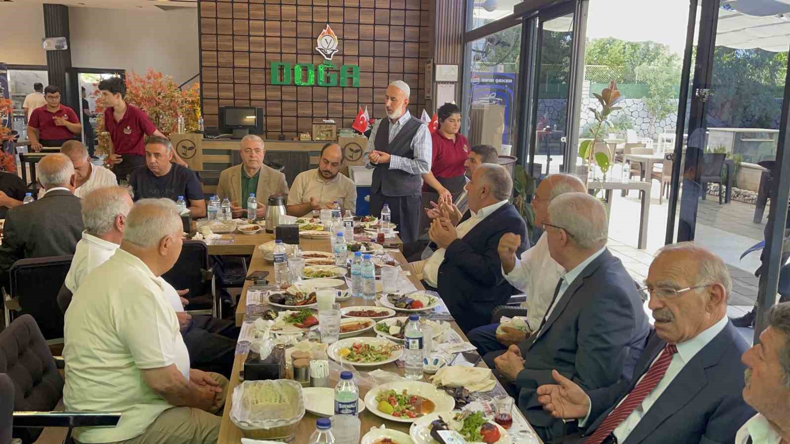 restoranda cinayetle baslayan husumet baris yemegi ile son buldu 0 qjDw4ldH