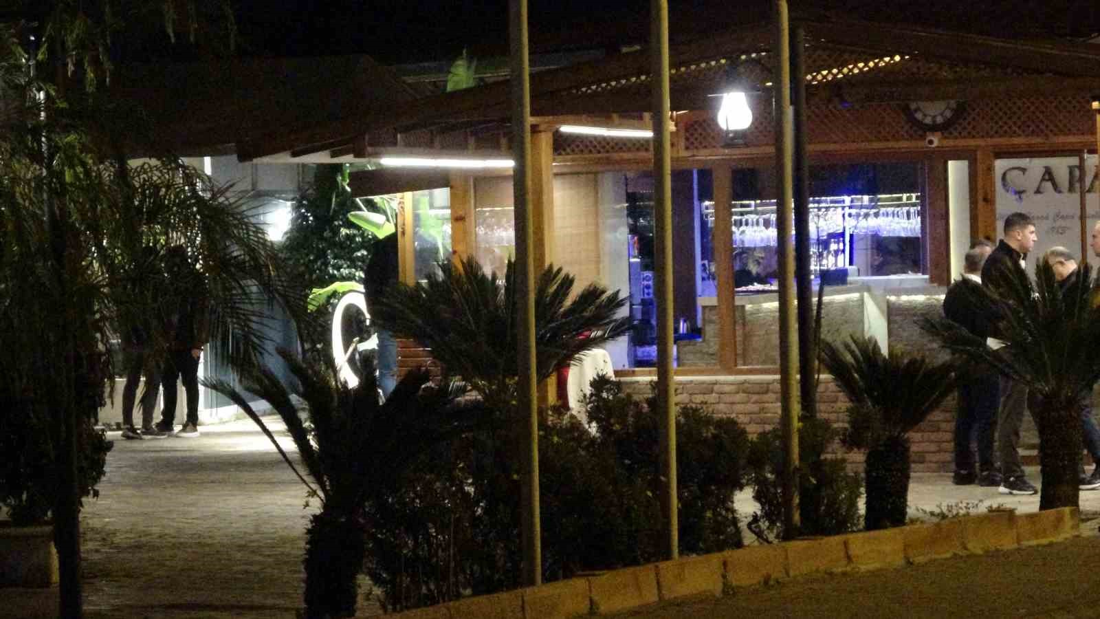 restoranda once selamlastilar sonra silahlar konustu 1 olu 1 yarali 4 ZDQgVTj7
