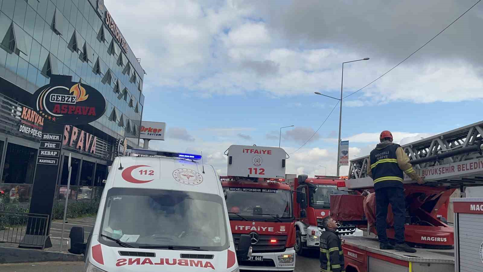 Restoranda yangın alarmı: Otel boşaltıldı, 1 yaralı 5 restoranda yangin alarmi otel bosaltildi 1 yarali 1 9TpUSrjh