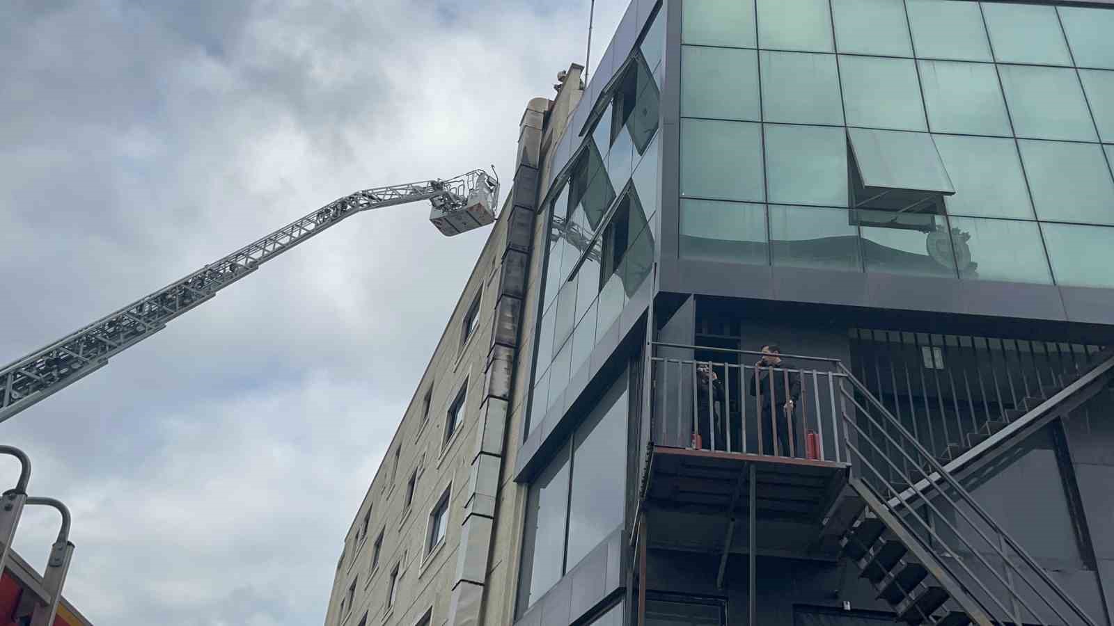 Restoranda yangın alarmı: Otel boşaltıldı, 1 yaralı 7 restoranda yangin alarmi otel bosaltildi 1 yarali 3 ILu2aGKl